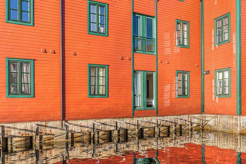 Ocean-View Haven: Take A Swim From Your Window! Bergen Exterior photo