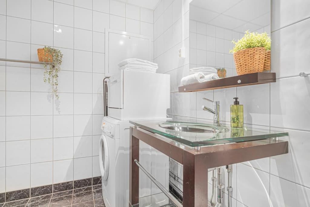 Ocean-View Haven: Take A Swim From Your Window! Bergen Exterior photo